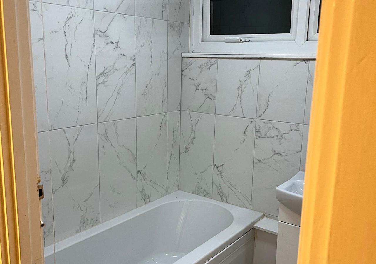 Lovely 2 Bedroom Apartment With Parking Space London Ngoại thất bức ảnh